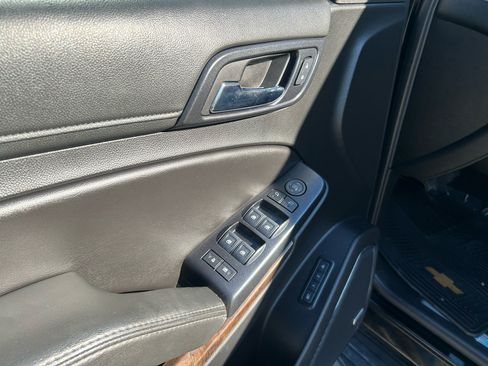 Used 2018 Chevrolet Suburban LT image 11