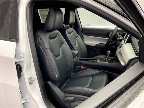 New 2026 Jeep Compass Limited image 9