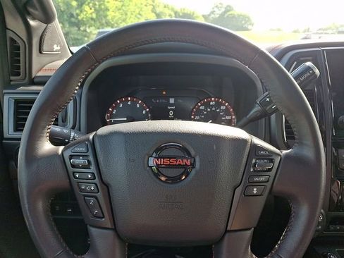 Used 2022 Nissan Titan PRO-4X w/ Pro-4x Convenience Package AWD/4WD image 19