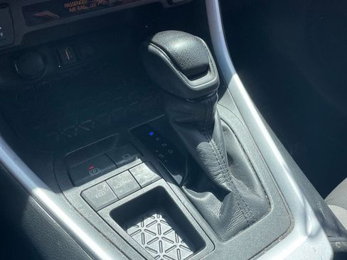 Used 2020 Toyota RAV4 XLE w/ Carpet Mat Package image 8