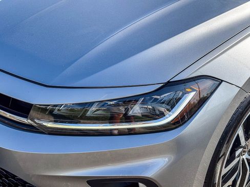 Used 2025 Volkswagen Jetta SE FWD image 10
