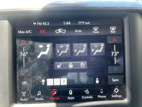 Used 2019 RAM 1500 Laramie AWD/4WD image 22