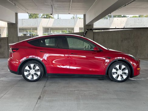 Used 2022 Tesla Model Y Long Range AWD/4WD image 4