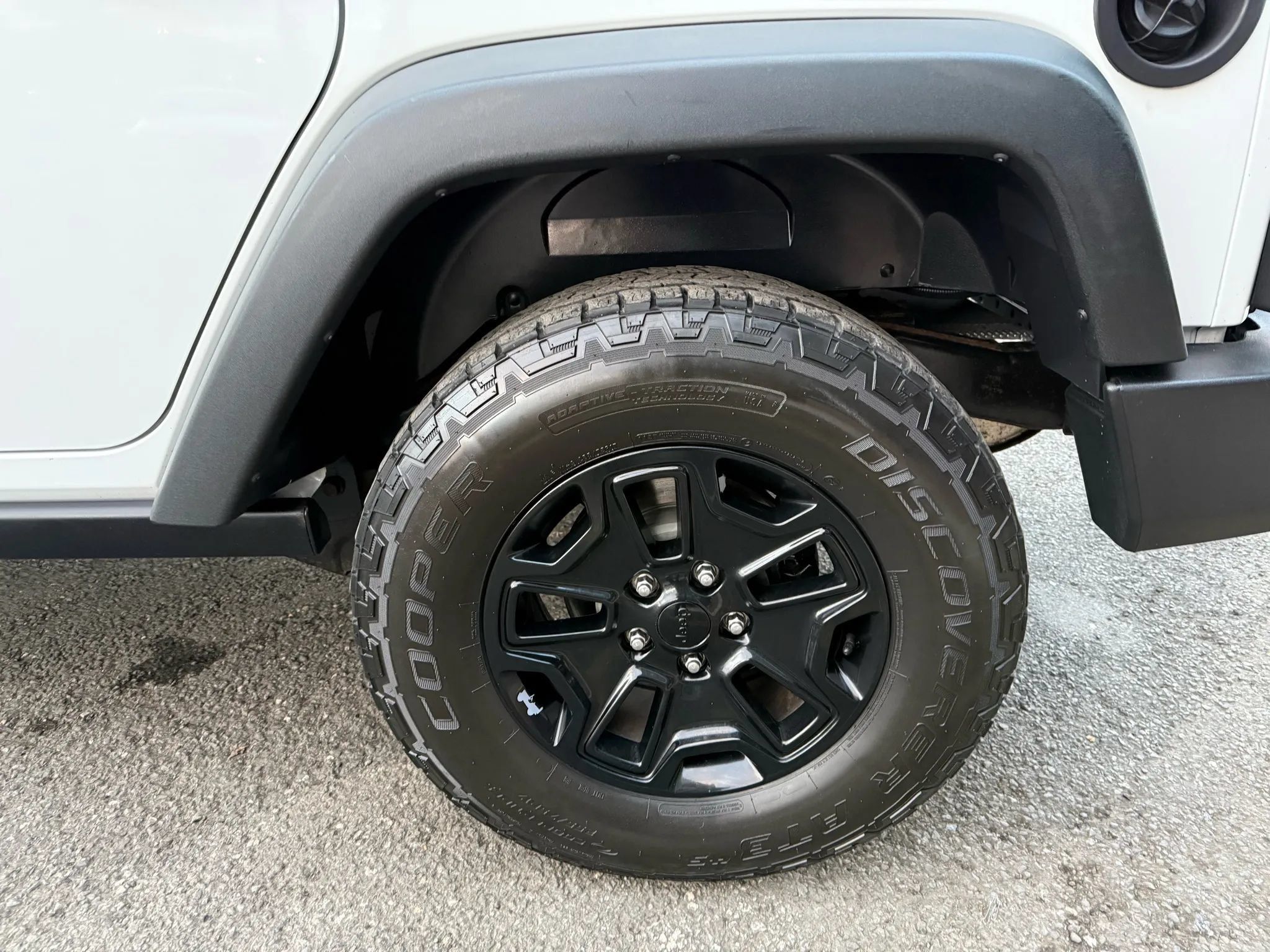 Used 2017 Jeep Wrangler Unlimited Sport AWD/4WD image 36