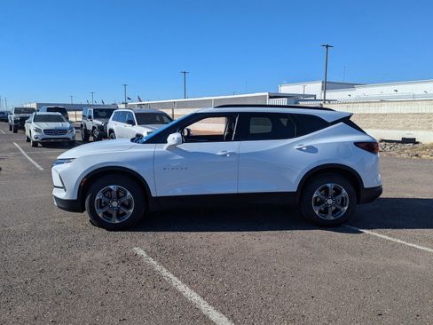 Used 2024 Chevrolet Blazer LT image 2