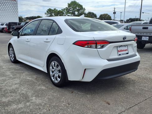 Used 2023 Toyota Corolla LE FWD image 3