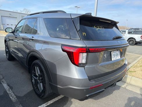 Used 2025 Ford Explorer ST-Line w/ ST-Line Street Pack image 4