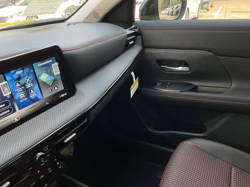 New 2026 Nissan Kicks SR FWD image 36