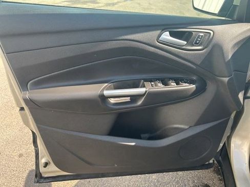 Used 2017 Ford Escape SE w/ Equipment Group 201A image 11