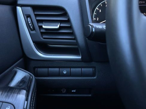 Used 2025 Nissan Rogue SV FWD image 14
