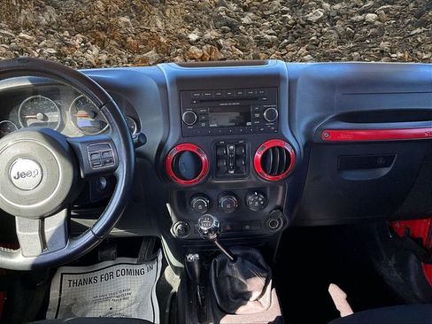 Used 2016 Jeep Wrangler Unlimited Sahara image 6