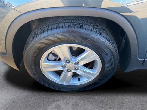 Used 2022 Chevrolet Trax LT w/ LT Convenience Package image 19