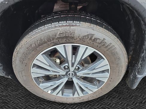 Used 2023 Nissan Rogue SV image 11