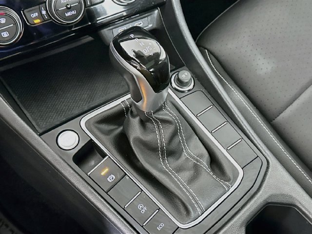 Certified 2024 Volkswagen Jetta SE w/ Panoramic Sunroof Package FWD image 17