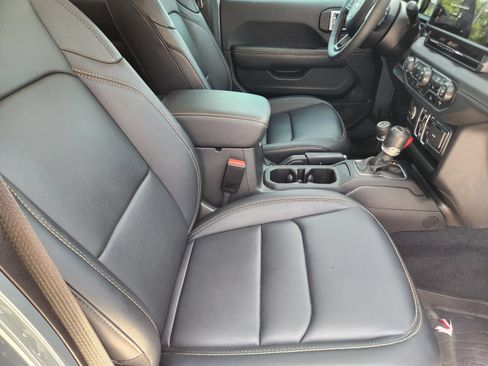 Used 2024 Jeep Gladiator Sport AWD/4WD image 16