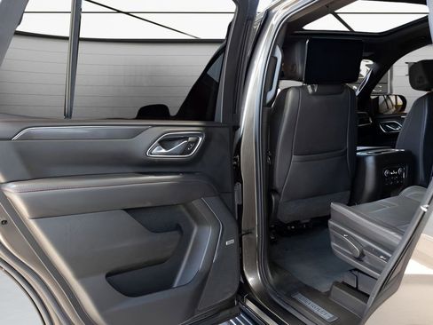 Used 2021 Chevrolet Tahoe RST w/ Luxury Package AWD/4WD image 47