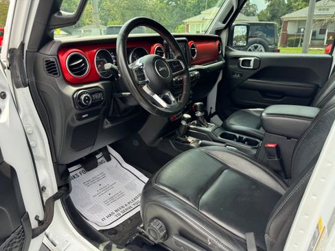 Used 2020 Jeep Gladiator Rubicon AWD/4WD image 11