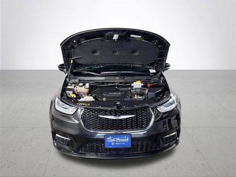 Used 2023 Chrysler Pacifica Touring-L FWD image 20