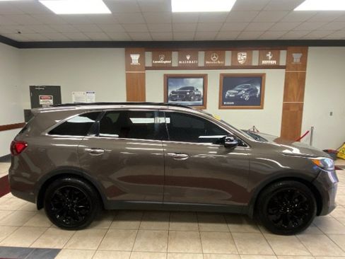 Used 2020 Kia Sorento S FWD image 4