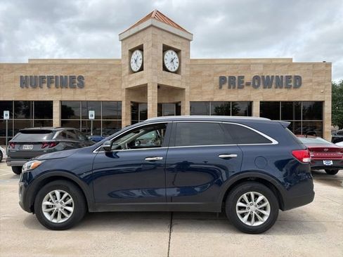 Used 2017 Kia Sorento FWD w/ LX Convenience Package image 1
