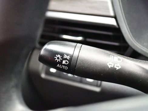 Used 2025 Nissan Altima 2.5 SV FWD image 19