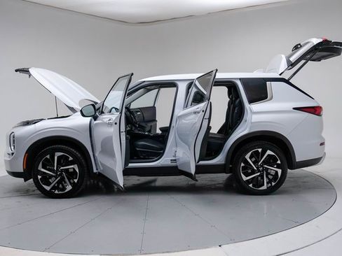 Used 2024 Mitsubishi Outlander SE image 19