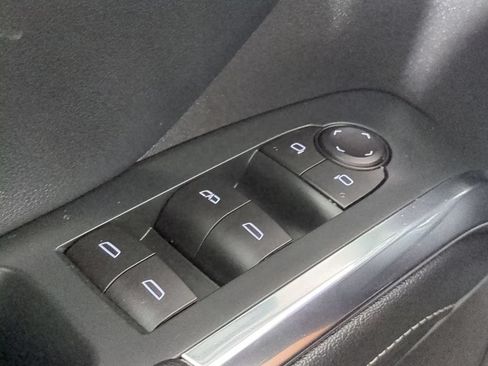 Used 2026 Chevrolet Traverse LT FWD image 32