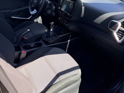 Used 2020 Kia Soul LX FWD image 14