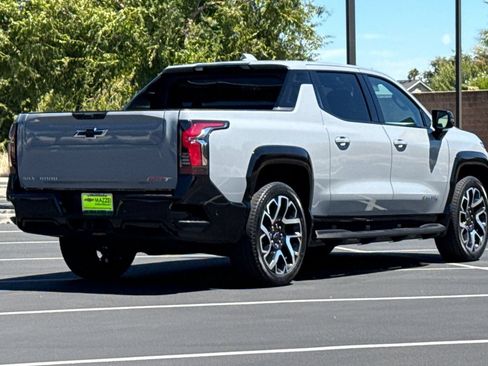 Used 2025 Chevrolet Silverado EV RST AWD/4WD image 10