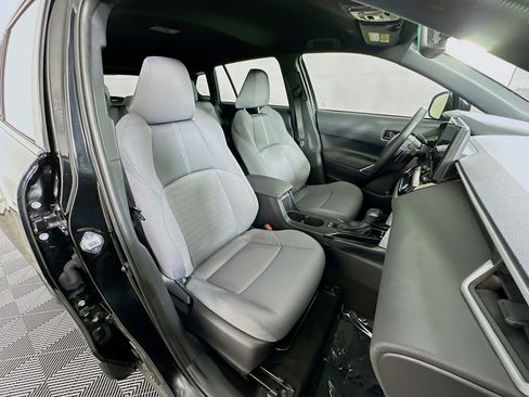 Used 2025 Toyota Corolla Cross SE image 28