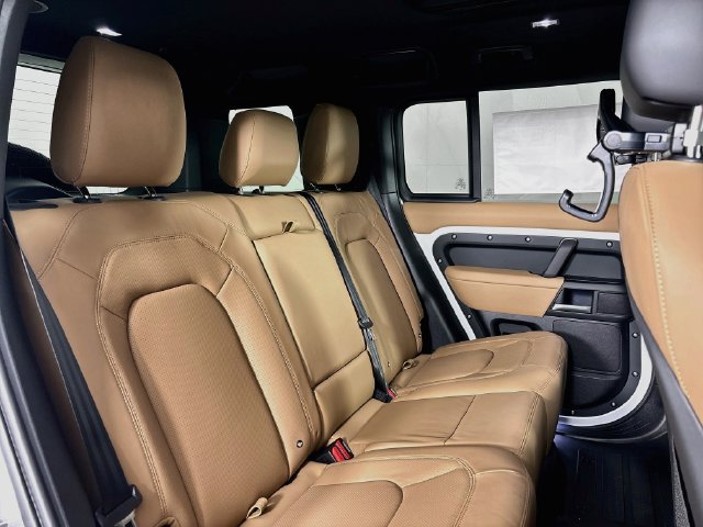 New 2026 Land Rover Defender 110 X-Dynamic SE AWD/4WD image 25