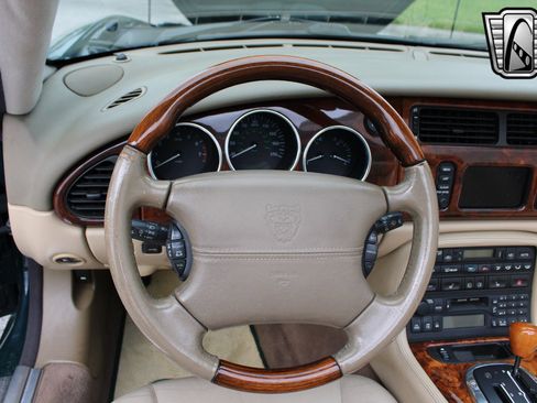 Used 2003 Jaguar XK8 Convertible image 7