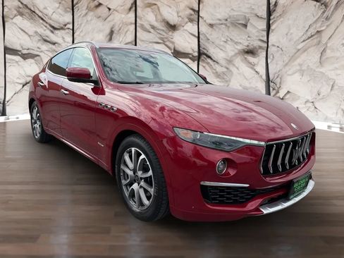 Used 2020 Maserati Levante GranLusso AWD/4WD image 4