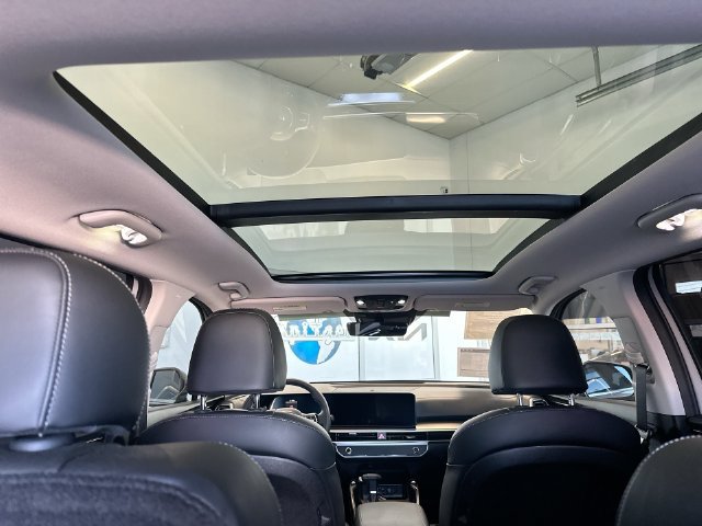 Certified 2025 Kia Sorento EX w/ Panoramic Sunroof Package AWD/4WD image 18