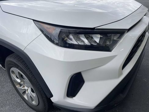 Used 2021 Toyota RAV4 LE FWD image 3