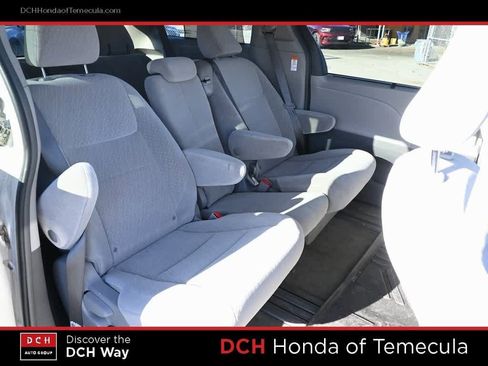Used 2018 Toyota Sienna LE image 19