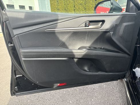 Used 2025 Toyota Camry SE image 16