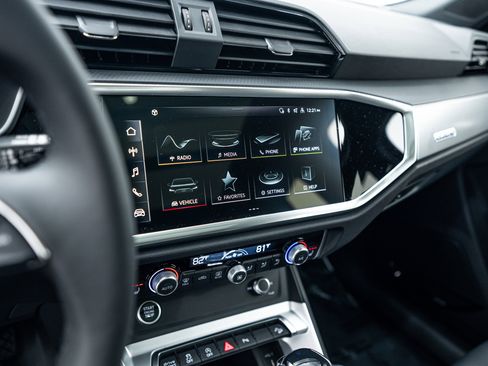 New 2025 Audi Q3 2.0T Premium image 11