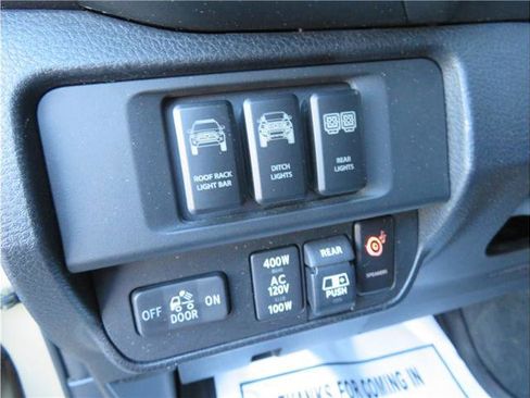 Used 2017 Toyota Tacoma TRD Off-Road w/ Tow Package (A/T) image 26