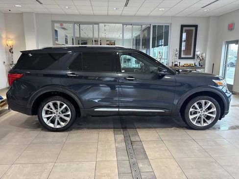 Certified 2023 Ford Explorer Platinum w/ Technology Package image 2