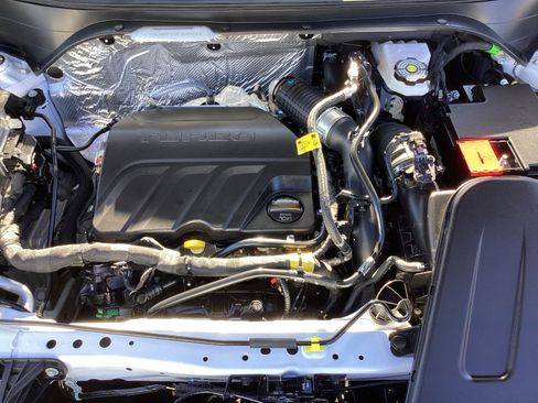 Used 2025 Chevrolet Trax LT w/ LT Convenience Package image 33