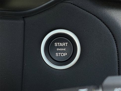 New 2026 Land Rover Range Rover Velar Dynamic SE image 26