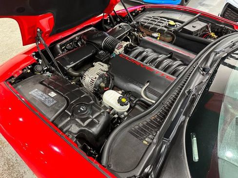Used 2004 Chevrolet Corvette Coupe w/ Preferred Equipment Group RWD image 31