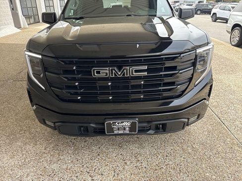 Certified 2022 GMC Sierra 1500 Elevation w/ LPO, Elevation Black Package AWD/4WD image 31
