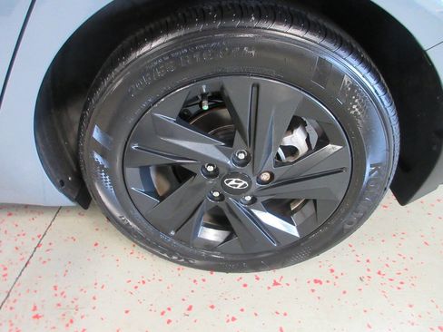 Used 2023 Hyundai Elantra SEL w/ Preferred Accessory Package image 27