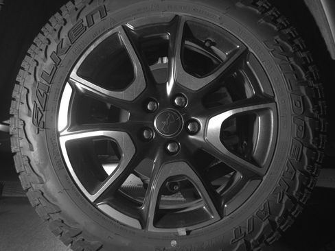Used 2025 Jeep Compass Trailhawk AWD/4WD image 15