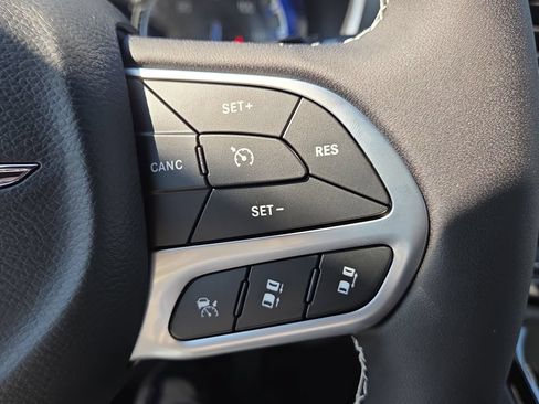 New 2026 Chrysler Pacifica Limited w/ Uconnect Theater Family Group FWD image 29