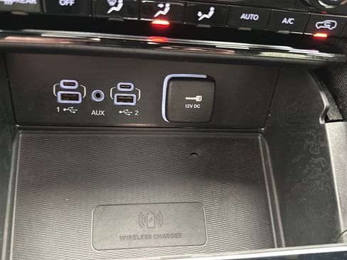 Used 2025 Jeep Grand Cherokee Altitude AWD/4WD image 22