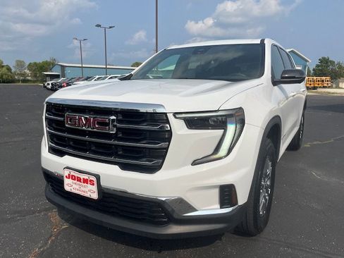 Used 2025 GMC Acadia Elevation image 2