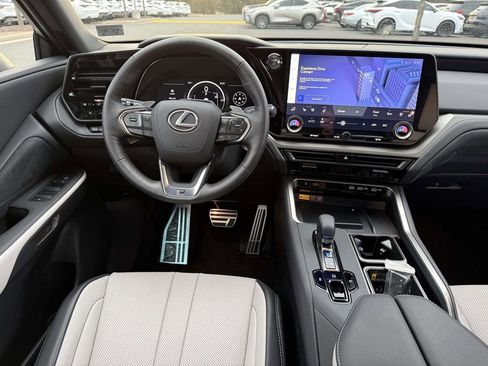 Used 2025 Lexus TX 500h AWD w/ Technology Package image 8